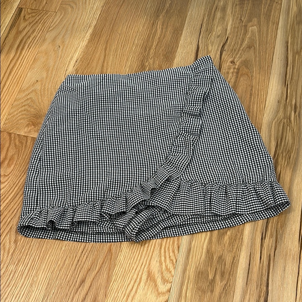Gingham Ruffle Wrap Skort - Black and White
